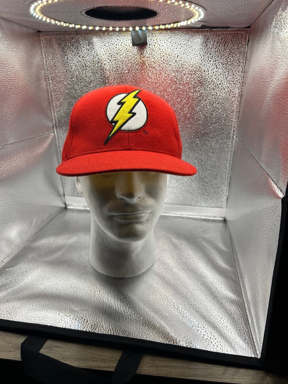 DC Comics The Flash Fitted Hat S/M Red‎ Yellow Comic Print